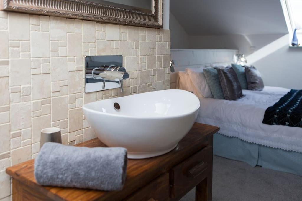 Little Bream - Pretty Cosy Cottage, Sea Views, Walk To The Beach Mawnan Smith Exterior photo